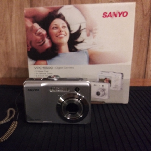 Sanyo VPC 5500 digital camera - Picture 8 of 15